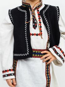 vesta-neagra-stilizata-costum-popular-copii